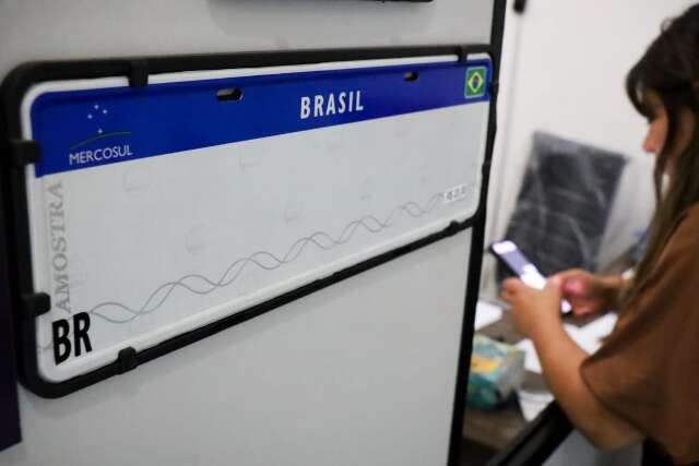 Sistema muda e pre&ccedil;o de placas de carro &ldquo;dispara&rdquo; de um dia para o outro