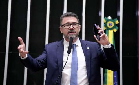 Mesa Diretora acata parecer e encaminha suspens&atilde;o de Pollon por 120 dias