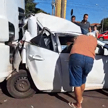 Entre caminh&atilde;o e &ocirc;nibus, engavetamento com 9 ve&iacute;culos trava Coronel Antonino