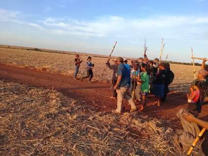 Ind&iacute;genas Guarani-Kaiow&aacute; retomam fazenda em Caarap&oacute; ap&oacute;s impasse em negocia&ccedil;&otilde;es