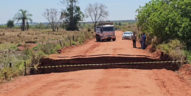 Trecho que liga BR-262 &agrave; MS-320 &eacute; fechado ap&oacute;s desmoronamento