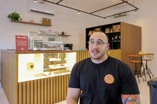 Casal troca multinacional para abrir caf&eacute; com cookies chocolatudos 