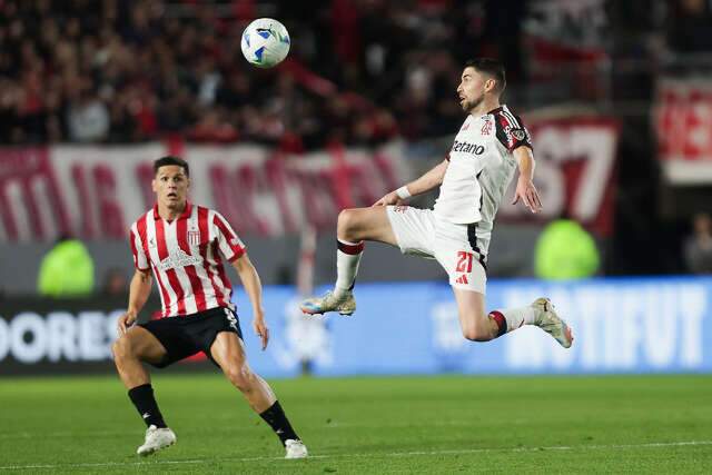 Flamengo bate Estudiantes nos p&ecirc;naltis e avan&ccedil;a na Libertadores