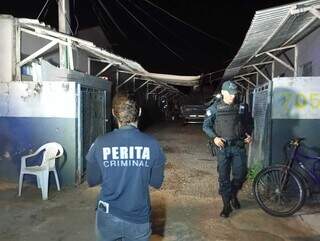 Homem foi morto pelo amigo com tiro de espingarda ao tentar defender vizinho