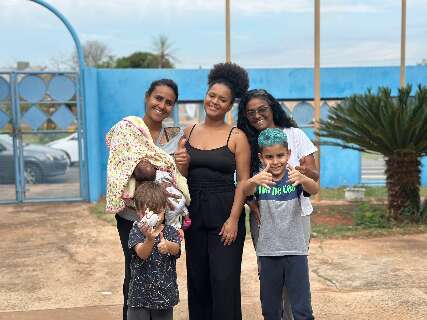 M&atilde;es, filhas e av&oacute;s se formam juntas em programa que comemora 10 anos sem evas&atilde;o