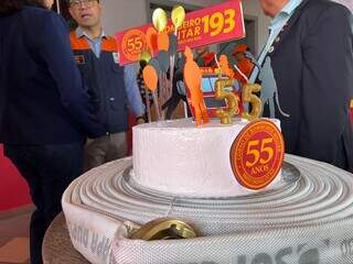 Bombeiros fazem 55 anos e Snow, o c&atilde;o volunt&aacute;rio, conta como foi a festa