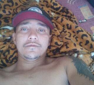 Homem foi morto pelo amigo com tiro de espingarda ao tentar defender vizinho