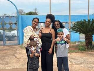 M&atilde;es, filhas e av&oacute;s se formam juntas em programa que comemora 10 anos sem evas&atilde;o