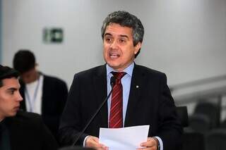 Vereadores reagem a decreto que retira gratifica&ccedil;&atilde;o de professores convocados