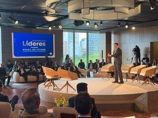 Riedel apresenta avan&ccedil;os de MS e defende reforma administrativa em evento em SP