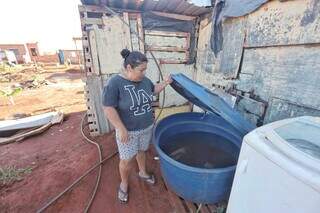 Sem luz ap&oacute;s opera&ccedil;&atilde;o contra &quot;gato&quot;, fam&iacute;lias reclamam de calor e falta de &aacute;gua