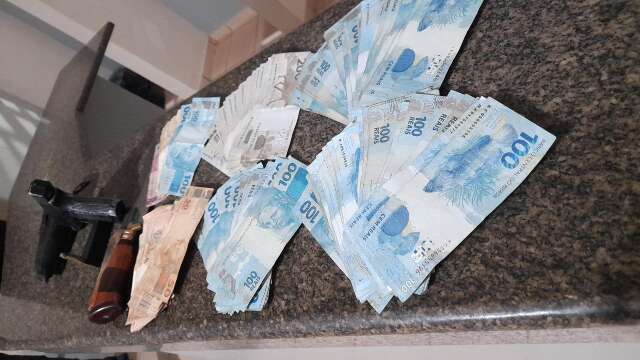 Turistas t&ecirc;m R$ 50 mil roubados por homens encapuzados durante festa em rancho 