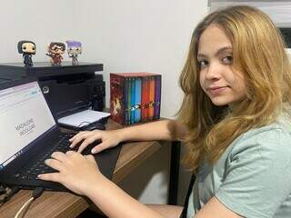 A menina que fingia ler escreveu e lan&ccedil;ou livro de fantasia aos 13 anos 