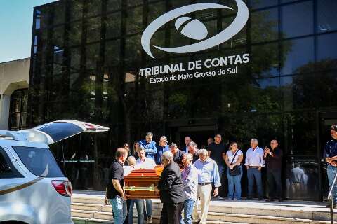 Em cerim&ocirc;nia no TCE, familiares e amigos se despedem de C&iacute;cero de Souza