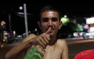 Jovem &eacute; assassinado com tiros na cabe&ccedil;a e nas costas