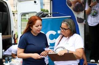 No Dia Contra a Raiva, tutores aproveitam para vacinar pets em shopping