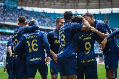 Gr&ecirc;mio vence o Vit&oacute;ria na Arena e sobe na tabela do Brasileiro