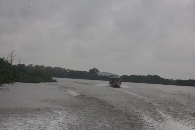 Com chuva e tempo nublado, temperatura cai 15&deg;C em Corumb&aacute;