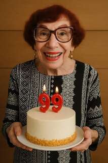 Morre, aos 99 anos, a atriz e comediante Berta Loran