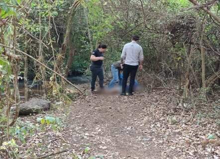 Jovem com antecedentes por tr&aacute;fico e furto &eacute; assassinado na beira de c&oacute;rrego
