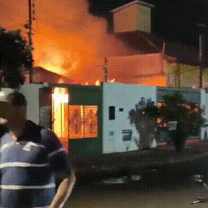 Fia&ccedil;&atilde;o el&eacute;trica causa inc&ecirc;ndio em resid&ecirc;ncia no Universit&aacute;rio