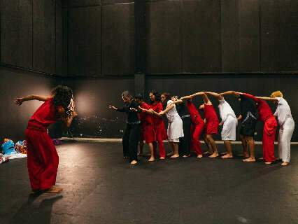 Espet&aacute;culo infantil de MS leva maracatu e capoeira para o palco