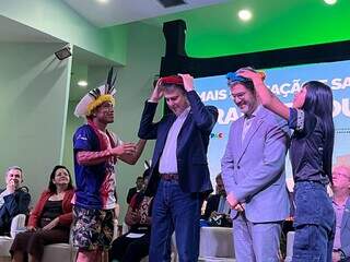 Ministro da Educa&ccedil;&atilde;o &eacute; recebido com protesto de estudantes ind&iacute;genas em Dourados