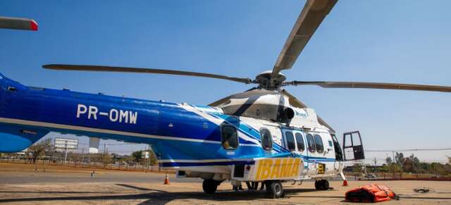 Tr&ecirc;s avi&otilde;es se deslocam para apagar fogo iniciado por raio na Serra do Amolar