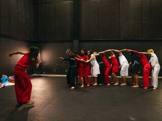 Espet&aacute;culo infantil de MS leva maracatu e capoeira para o palco