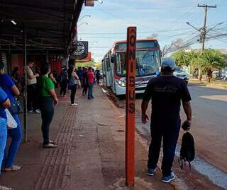 &ldquo;De novo deu piripaque&rdquo;: &ocirc;nibus quebram e atrasam manh&atilde; de trabalhadores