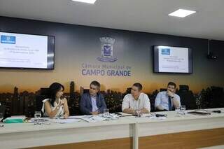 Vereadores questionam prefeitura sobre folha de pagamento e venda de terrenos