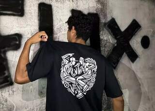 Alyson deixou Marinha para fazer blusas inspiradas no grafite e tribal