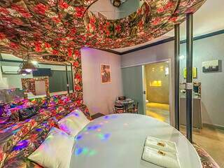 Motel Gruta do Amor: onde a rotina encontra uma pausa 