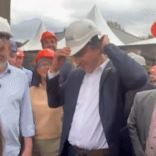 Ministro visita expans&atilde;o de hospital da UFGD e recebe capacete de &ldquo;fiscal&rdquo;
