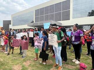 Ministro da Educa&ccedil;&atilde;o &eacute; recebido com protesto de estudantes ind&iacute;genas em Dourados