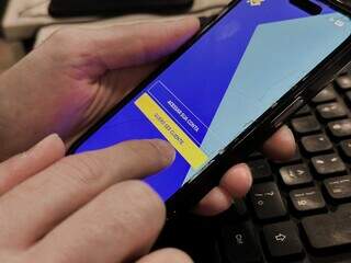 Mulher tenta pagar caf&eacute; e descobre golpe de R$ 195 mil