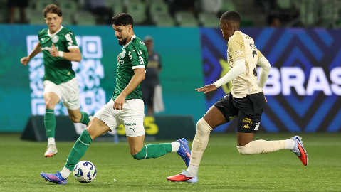 Palmeiras atropela Vasco no 1&ordm; tempo e fica a dois pontos do l&iacute;der Flamengo