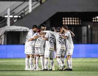 Santos arranca empate contra Gr&ecirc;mio e segue 5 pontos da zona da degola