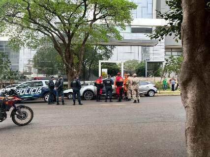 Homem &eacute; encontrado morto dentro de carro no Jardim dos Estados