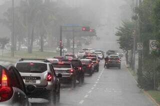 Outubro come&ccedil;a com chuva e risco de tempestade em Campo Grande