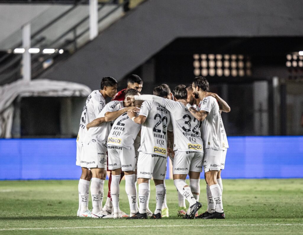 Santos arranca empate contra Gr&ecirc;mio e segue 5 pontos da zona da degola