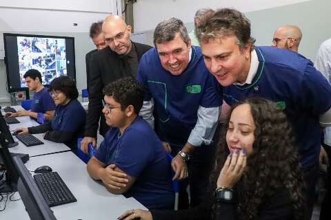 Em visita &agrave; Capital, Ministro conversa com professores e anuncia benef&iacute;cios