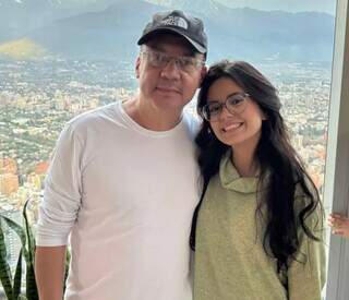 Ap&oacute;s 15 anos, filha grava can&ccedil;&atilde;o que o pai comp&ocirc;s quando ela nasceu