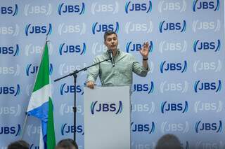 Durante visita de Santiago Pe&ntilde;a, JBS anuncia US$ 70 milh&otilde;es no Paraguai 