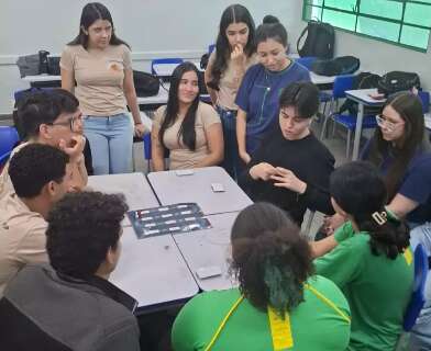 Professor aposta nos dados para fazer jovens gostarem de filosofia