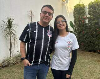 Ap&oacute;s 15 anos, filha grava can&ccedil;&atilde;o que o pai comp&ocirc;s quando ela nasceu