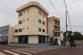 Centro de Campo Grande tem 295 im&oacute;veis abandonados e queda de 70% no consumo