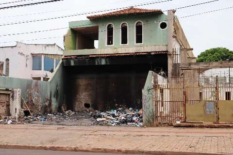 Centro de Campo Grande tem 295 im&oacute;veis abandonados e queda de 70% no consumo