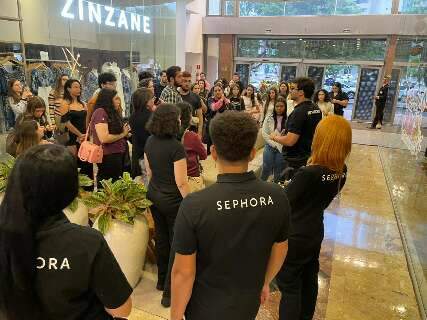 Fila come&ccedil;a &agrave; 1h da manh&atilde; para abertura da Sephora em Campo Grande