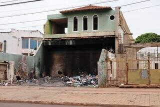 Centro de Campo Grande tem 295 im&oacute;veis abandonados e queda de 70% no consumo